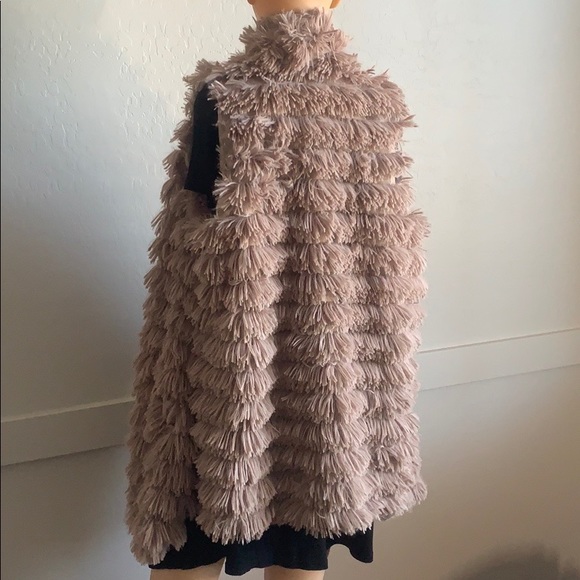 Women’s Fur Vest! - Picture 2 of 2